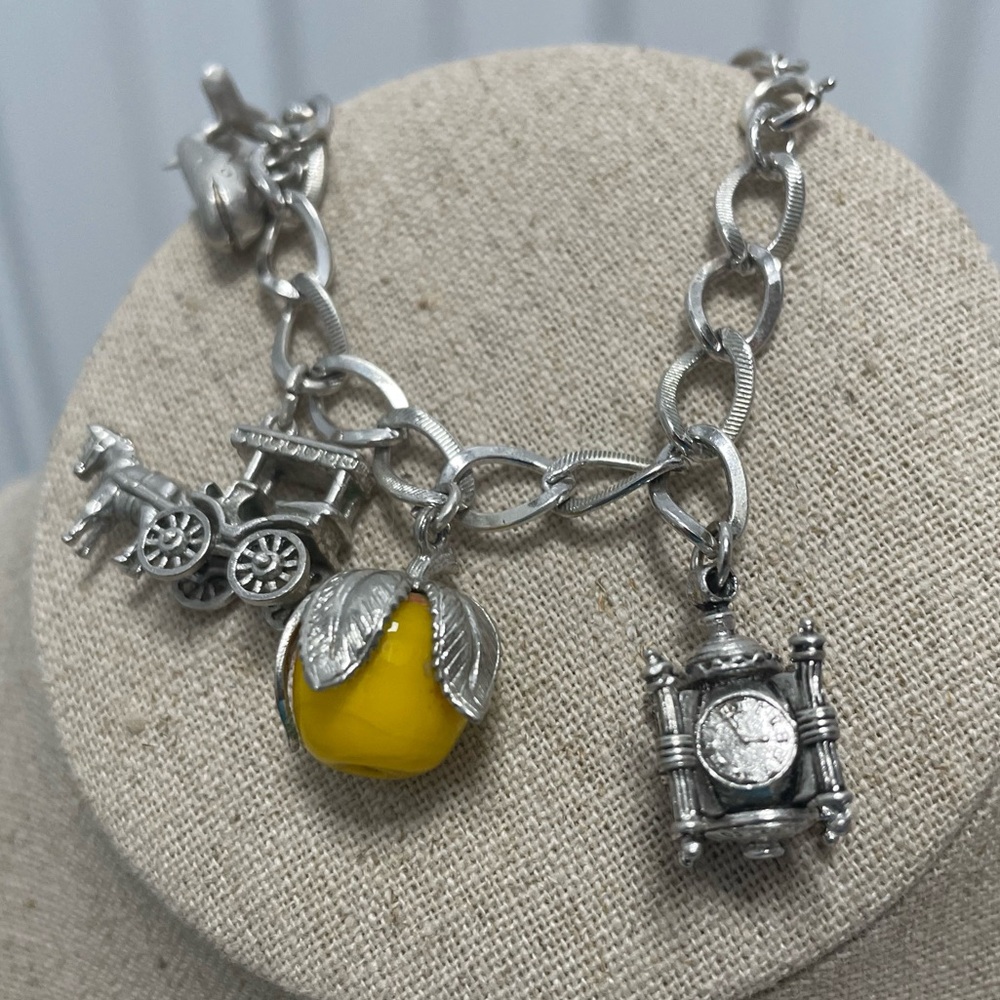 Vintage Charm Bracelet w/ 8 charms from all over - Picture 7 of 16